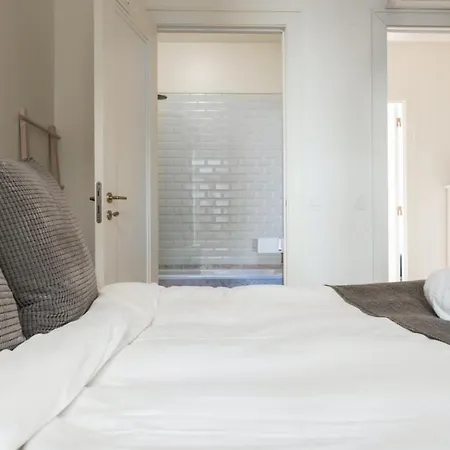 Apartman Plum Guide - Sunlight Streams *
